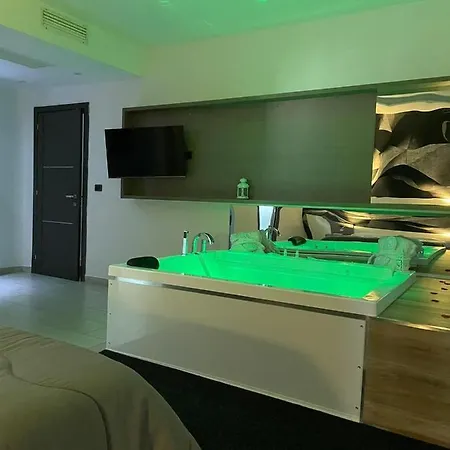 Hotel Cristian Giugliano In Campania