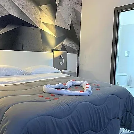 Hotel Cristian Giugliano In Campania